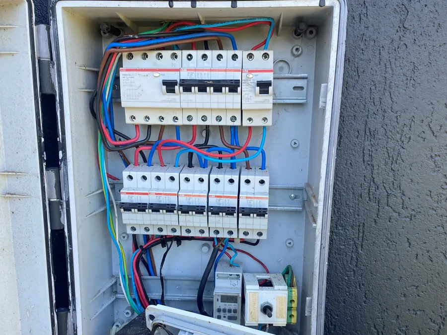 Tablero eléctrico con cableado nuevo, disyuntor y llaves térmicas, en Nordelta